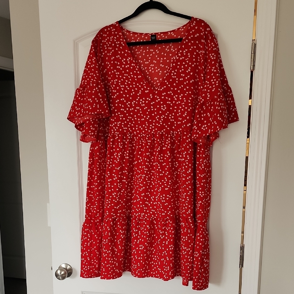 SHEIN Red Heart Print Top